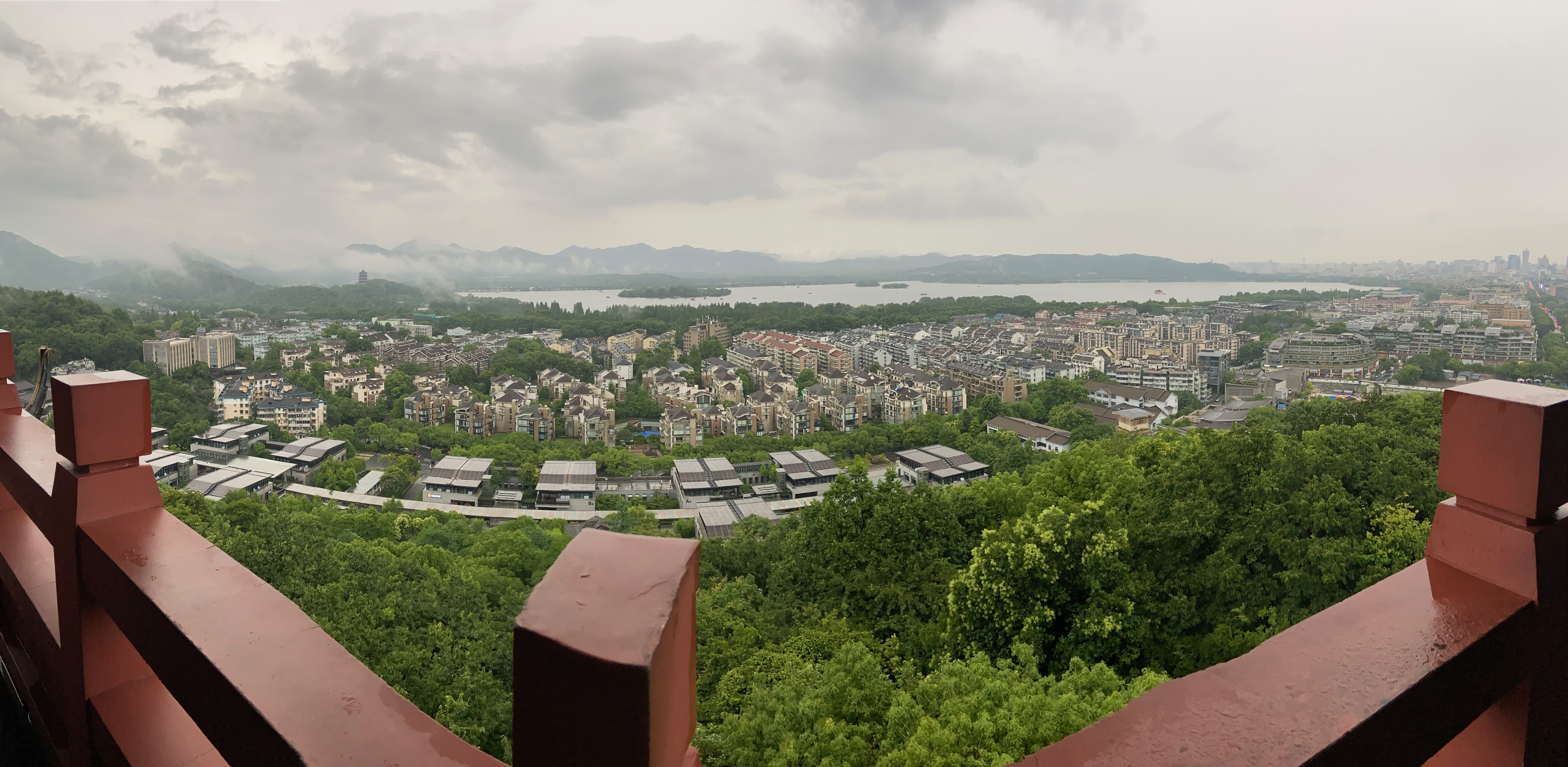 南朝四百八十寺，多少楼台烟雨中。